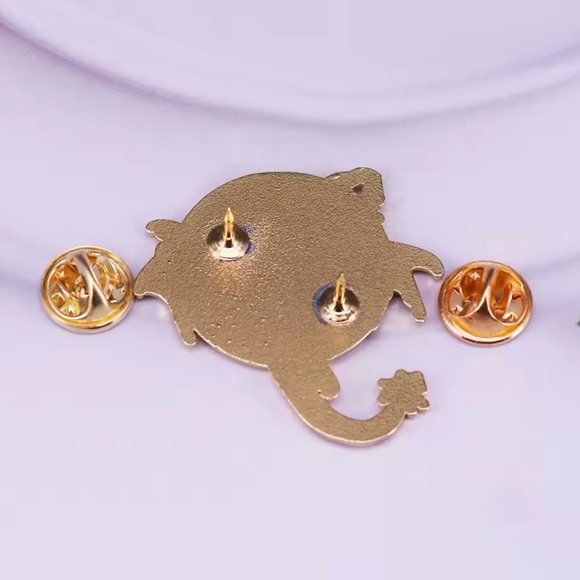 Fourth Wing Inspired Dragon Enamel Pin - Intricate Black and Gold Design - Picture 2 of 2